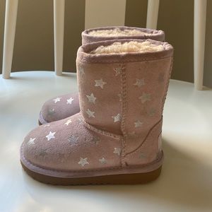 Excellent used condition (worn less than five times). Lavender with silver stars